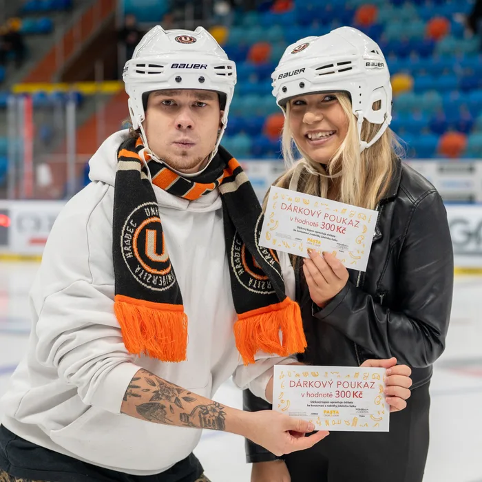 Winners of the intermission contest with gift vouchers on the ice