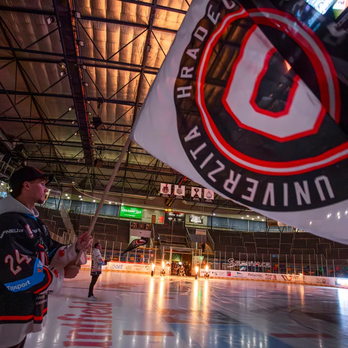A fan waving the UNIted HK flag at ČPP Aréna