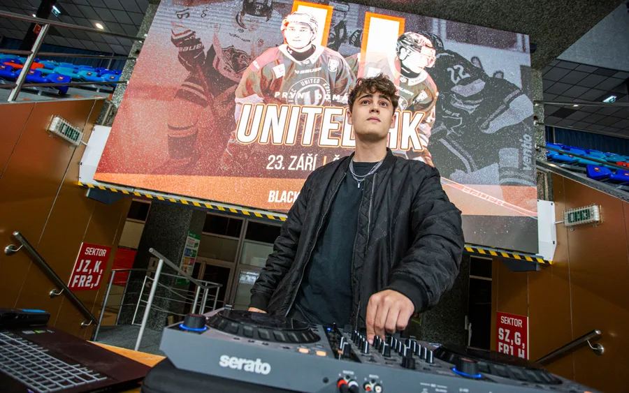 A DJ playing at ČPP Aréna before a UNIted HK game