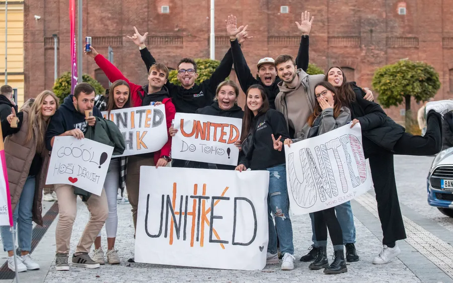 UNIted HK fans with hand-painted banners outside ČPP Aréna