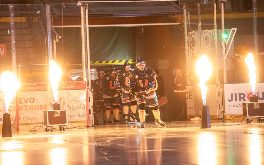 UNIted HK players taking the ice through pyrotechnics